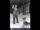 https://image.noelshack.com/fichiers/2020/11/1/1583773428-hitler-and-his-dog-blondi-cphpnh.jpg