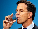 https://image.noelshack.com/fichiers/2020/12/2/1584460064-rutte-boitdeleau.png