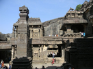 https://image.noelshack.com/fichiers/2020/16/6/1587167094-812-bridge-of-stone-in-kailasa-temple-1020x765.jpg