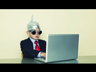 https://www.noelshack.com/2020-17-3-1587563543-jeune-enfant-chelou-casque-anti-alien-sur-ordinateur.jpg