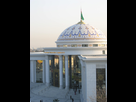 https://image.noelshack.com/fichiers/2020/21/2/1589846705-1200px-universite-d-ashgabat-tukmenistan-coupoles-en-emaux-de-briare.jpeg