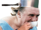 https://image.noelshack.com/fichiers/2020/21/3/1590008565-depardieu-avec-une-casserolle-sur-la-tete-boit-son-cafe.png