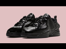 https://image.noelshack.com/fichiers/2020/22/1/1590368719-martine-rose-nike-air-monarch-4-triple-black-01-1100x619.jpg