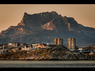 https://image.noelshack.com/fichiers/2020/25/7/1592766134-nuuk-in-the-capital-region-in-greenland.jpg