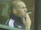 https://image.noelshack.com/fichiers/2020/32/2/1596557187-1530052833-zidane.jpg