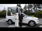 https://image.noelshack.com/fichiers/2020/35/6/1598716789-113854-mercedes-benz-remet-une-nouvelle-papamobile-a-benoit-xvi.jpg