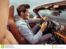 https://image.noelshack.com/fichiers/2020/44/3/1603900908-portrait-d-un-homme-beau-et-riche-conduisant-sa-voiture-convertible-105642696.jpg