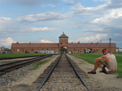 https://image.noelshack.com/fichiers/2020/44/5/1604089731-1200px-birkenau-gate.jpg