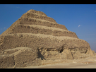 https://image.noelshack.com/fichiers/2020/45/1/1604283828-1200px-saqqarah-djoser-mastaba.jpeg