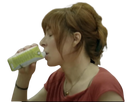 https://image.noelshack.com/minis/2020/46/4/1605221485-mylene-pause-boisson.png
