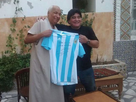 https://image.noelshack.com/fichiers/2020/48/3/1606333706-5945995-diego-armando-maradona-visito-jpg-600x0.jpg