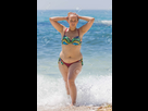 https://image.noelshack.com/fichiers/2021/04/5/1611910252-123287961-overweight-female-person-resting-at-the-sea-young-chubby-woman-in-bikini-comes-out-from-seawater-wit.jpg