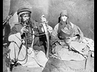 https://image.noelshack.com/fichiers/2021/05/3/1612384879-220px-syrian-bedouin-kahlil-sarkees-with-family-1893-world-s-columbian-exposition.jpg