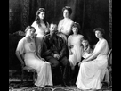 https://image.noelshack.com/fichiers/2021/09/3/1614778061-1024px-russian-imperial-family-1913.jpg