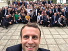 https://image.noelshack.com/fichiers/2021/09/3/1614799372-emmanuel-macron-son-selfie-trop-cool-avec-son-equipe.jpeg