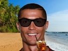 https://image.noelshack.com/fichiers/2021/10/2/1615281748-1593889307-ronaldo-plage.png