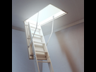 https://image.noelshack.com/fichiers/2021/10/7/1615761398-au-plafond-trappe-de-visite-vers-les-combles-ou-le-grenier-ouverte-et-laissant-voir-un-escalier-escamotable.jpg