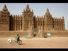 https://image.noelshack.com/fichiers/2021/11/7/1616313145-1200px-djenne-great-mud-mosque.jpg