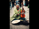 https://image.noelshack.com/fichiers/2021/13/3/1617200314-800px-street-musician-marrakech-morocco-april-2010.jpg