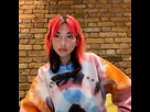 https://image.noelshack.com/fichiers/2021/15/7/1618750125-dua-lipa-tie-dye-sweatshirt-instagram.jpg