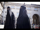 https://image.noelshack.com/fichiers/2021/17/1/1619466638-1551176-deux-femmes-portent-niqab-devant.jpg