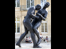 https://image.noelshack.com/fichiers/2021/18/2/1620148115-la-statue-immortalisant-le-coup-de-tete-de-zizou-lors-de-la-finale-de-la-coupe-du-monde-de-2006-etait-exposee-a-avignon-depuis-juin-2016-photo-le-dl-violeta-assier-1543328926.jpg