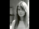 https://image.noelshack.com/fichiers/2021/18/5/1620399175-eac9d53ed93717aa4337b3bd2cecf19a-side-bangs-francoise-hardy.jpg