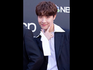 https://image.noelshack.com/fichiers/2021/20/7/1621797624-220px-j-hope-on-the-billboard-music-awards-red-carpet-1-may-2019.jpg