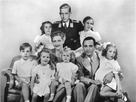 https://image.noelshack.com/fichiers/2021/21/1/1621888080-bundesarchiv-bild-146-1978-086-03-joseph-goebbels-mit-familie.jpg