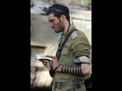 https://image.noelshack.com/fichiers/2021/21/5/1622204949-1200px-idf-soldier-put-on-tefillin.jpg