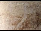 https://image.noelshack.com/fichiers/2021/25/1/1624276987-800px-wall-slab-with-a-hieroglyphic-text-dahshur-decree-of-pharaoh-pepi-i-from-the-pyramid-complex-of-pharaoh-sneferu-old-kingdom-neues-museum-berlin.jpg