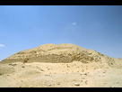 https://image.noelshack.com/fichiers/2021/25/5/1624627032-khaba-pyramid-at-zawyet-el-aryan-1.jpg