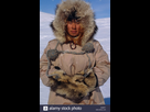 https://image.noelshack.com/fichiers/2021/29/2/1626811210-portrait-d-esquimaux-inupiat-en-homme-loup-ruff-buckland-parka-alaska-western-spring-x3kbfy.jpg