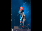 https://image.noelshack.com/fichiers/2021/31/6/1628329494-paramore-chanteuse-hayley-williams-d8e2rw.jpg