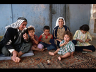 https://image.noelshack.com/fichiers/2021/32/4/1628724151-palestine-refugee-family-jordanof010225.jpg