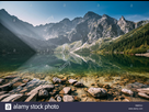 https://image.noelshack.com/fichiers/2021/32/6/1628922667-parc-national-des-tatras-en-pologne-celebre-montagnes-lac-morskie-oko-ou-oeil-mer-lac-en-ete-matin-beau-lever-de-soleil-au-dessus-du-lac-des-tatras-paysag-rbrfa1.jpg