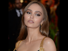 https://image.noelshack.com/fichiers/2021/33/5/1629479458-met-gala-lily-rose-depp-renoue-avec-ce-maquillage-nineties-qu-on-pensait-oublie-a-jamais.jpg