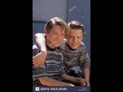 https://image.noelshack.com/fichiers/2021/35/1/1630321526-twin-boy-brother-sibling-hug-arm-shoulder-smile-portrait-face-happy-b9emet.jpg