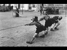 https://image.noelshack.com/fichiers/2021/35/2/1630412230-bundesarchiv-bild-133-393-worms-luftschutzubung-der-hitlerjugend.jpg