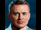 https://www.noelshack.com/2021-36-4-1631186402-neil-armstrong.png