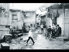 https://image.noelshack.com/fichiers/2021/38/7/1632662185-a-bidonville-in-saint-denis-1963.jpg