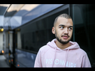 https://image.noelshack.com/fichiers/2021/39/3/1632929580-oli-devant-le-tour-bus-avant-d-entrer-sur-la-scene-du-vercors-music-festival-photo-le-dl-jean-benoit-vigny-1531135748.jpg