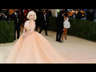 https://image.noelshack.com/fichiers/2021/39/6/1633175967-billie-eilish-ultra-glamour-en-robe-de-princesse-au-met-gala-1200-min.jpg