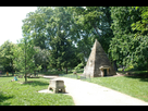 https://image.noelshack.com/fichiers/2021/43/6/1635550169-la-pyramide-du-parc-monceau.jpg