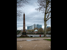 https://image.noelshack.com/fichiers/2021/44/5/1636124881-32879099-ciel-nuageux-sur-obelisque-avec-canary-wharf-en-arriere-plan-londres-angleterre.jpg