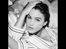 https://image.noelshack.com/fichiers/2021/45/6/1636791397-photos-monica-bellucci-de-jeune-fille-a-femme-fatale-ses-photos-les-plus-sexy.jpg