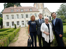 https://image.noelshack.com/fichiers/2021/45/6/1636828556-thiron-gardais-stephane-bern-inaugure-sa-nouvelle-demeure-avec-deux-ministres.jpg