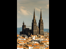 https://image.noelshack.com/fichiers/2021/45/7/1636901802-cathedrale-clermont-ferrand-et-toits-de-la-ville-uxga.jpg