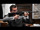https://image.noelshack.com/fichiers/2021/46/3/1637170391-prosecutor-holds-gun-rittenhouse-trial-kenosha.jpg