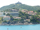 https://image.noelshack.com/fichiers/2021/47/4/1637870867-103-collioure-fort-et-villas-vus-de-la-digue.jpeg